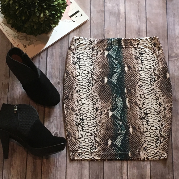Tart Collections Dresses & Skirts - New Tart Collections Stretch Pencil Skirt